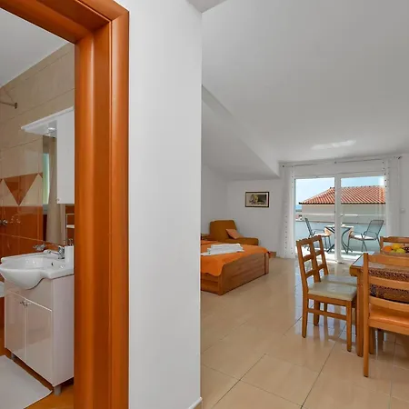 Apartment Juric - Baska Voda